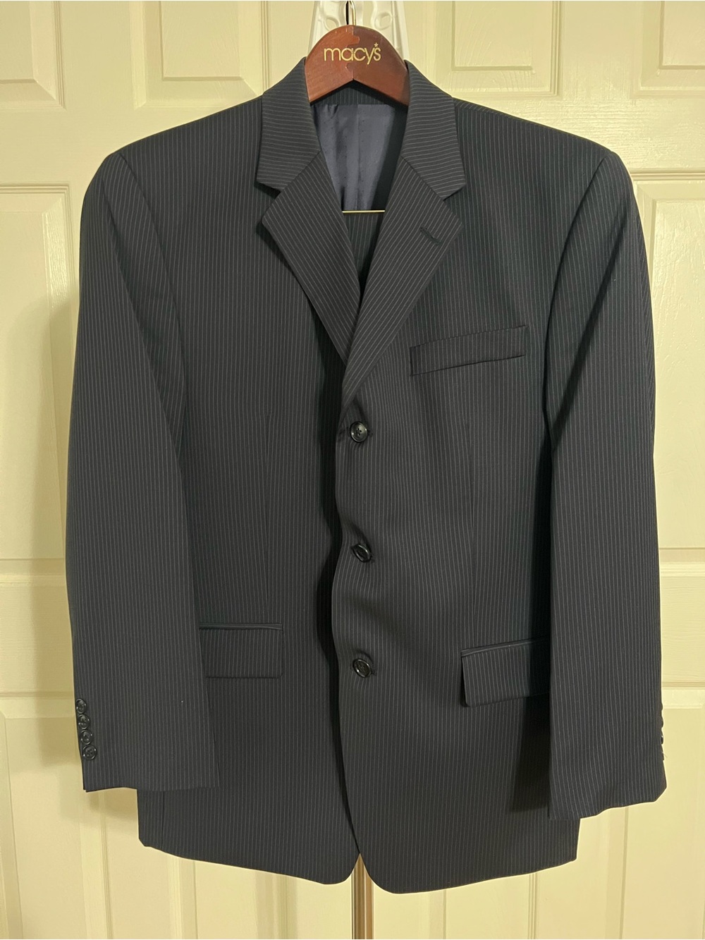 Calvin Klein Dark Gray Pinstriped 100% Wool Suit (38S / 32x30) - Picture 2 of 8